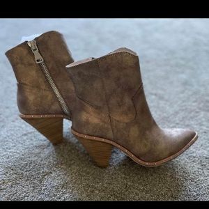 Fabulous boots- Chinese laundry brand and so comfortable